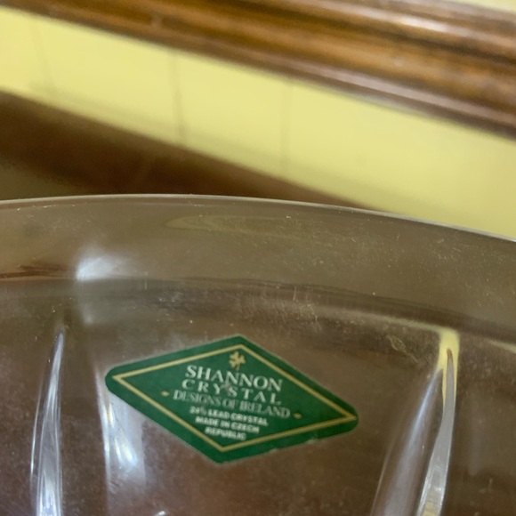 Elegant Clear Glass Bowl - Picture 2 of 3